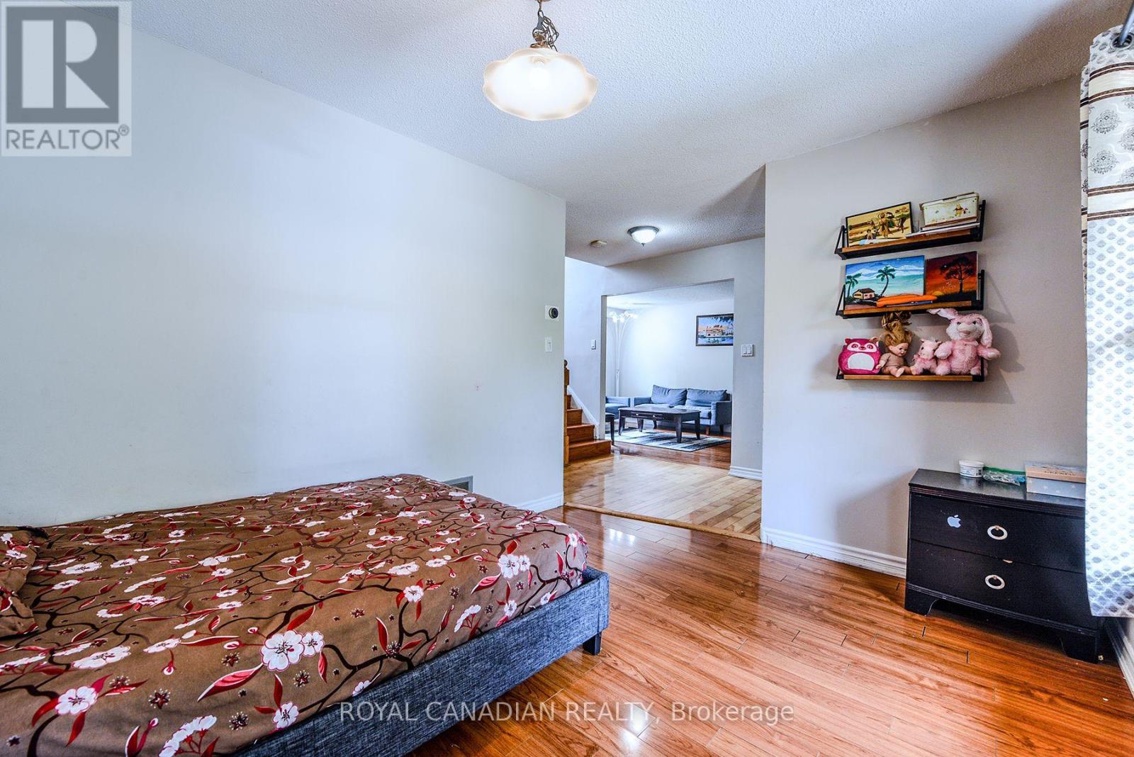 Photo 33 of 2 Mayberry Court, Brampton ON