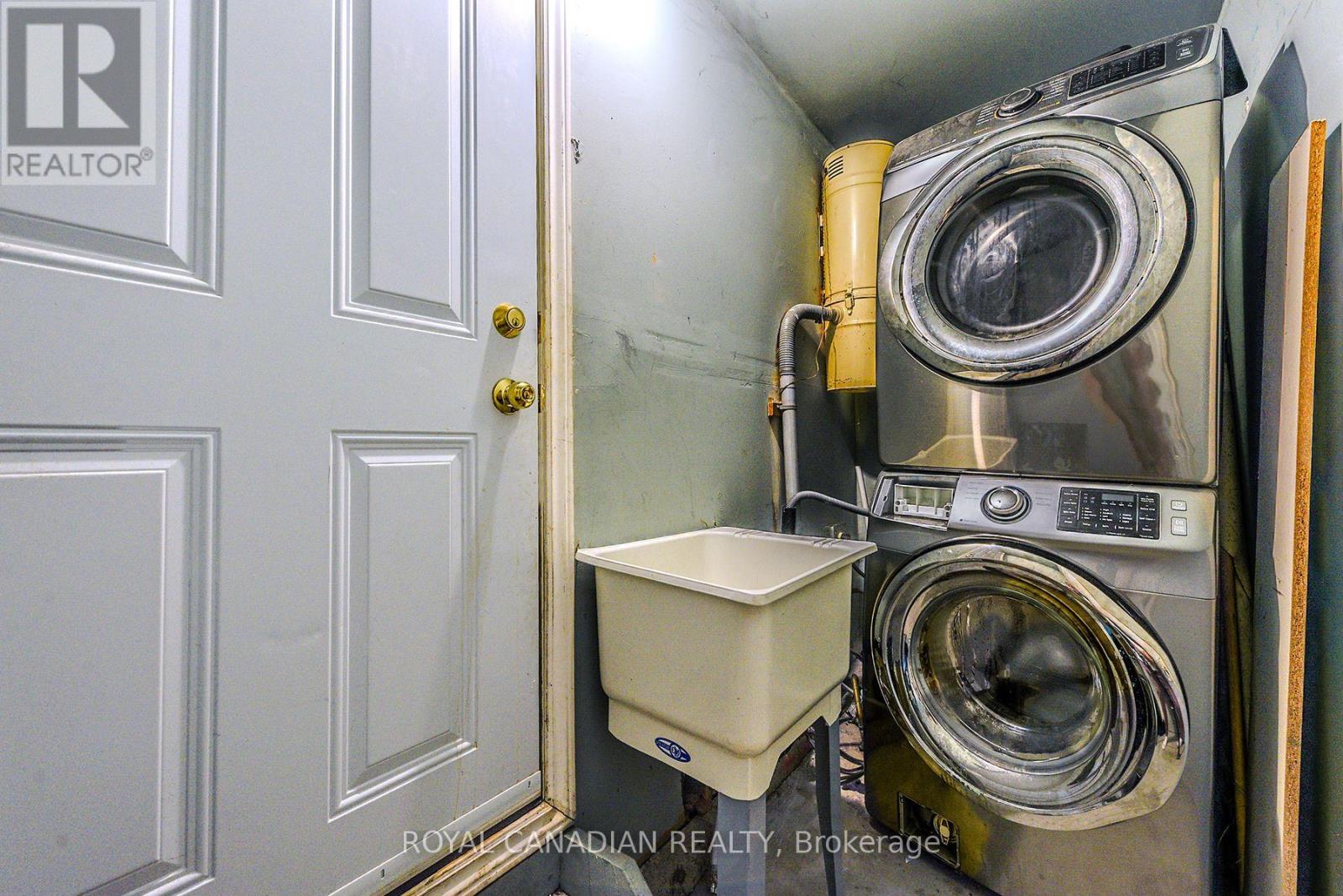 Photo 35 of 2 Mayberry Court, Brampton ON