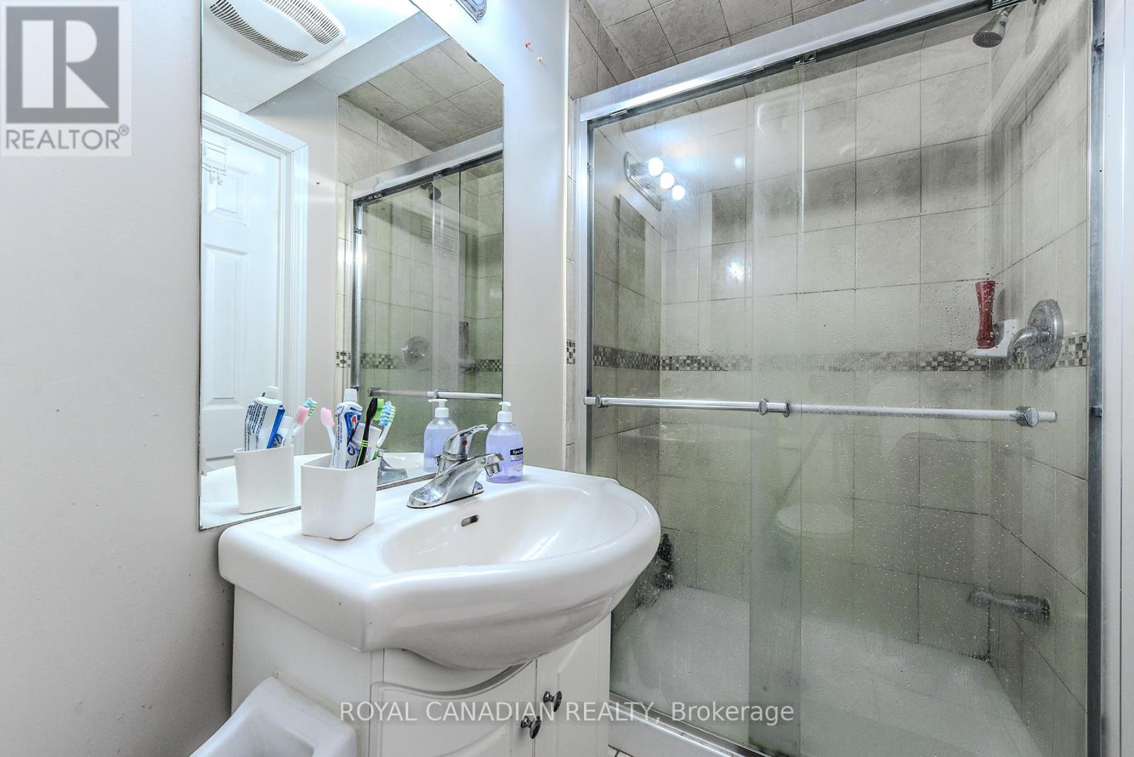 Photo 36 of 2 Mayberry Court, Brampton ON