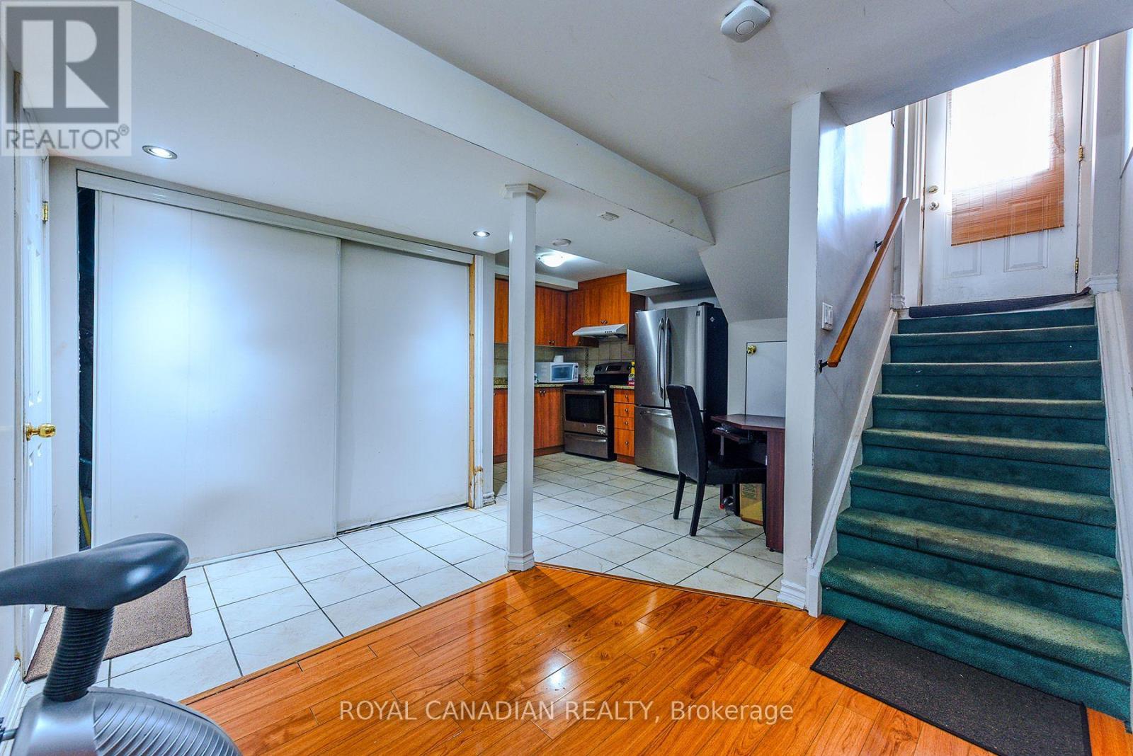 Photo 41 of 2 Mayberry Court, Brampton ON