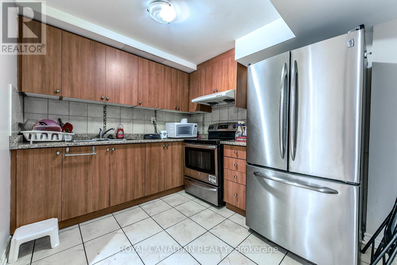 Photo 43 of 2 Mayberry Court, Brampton ON