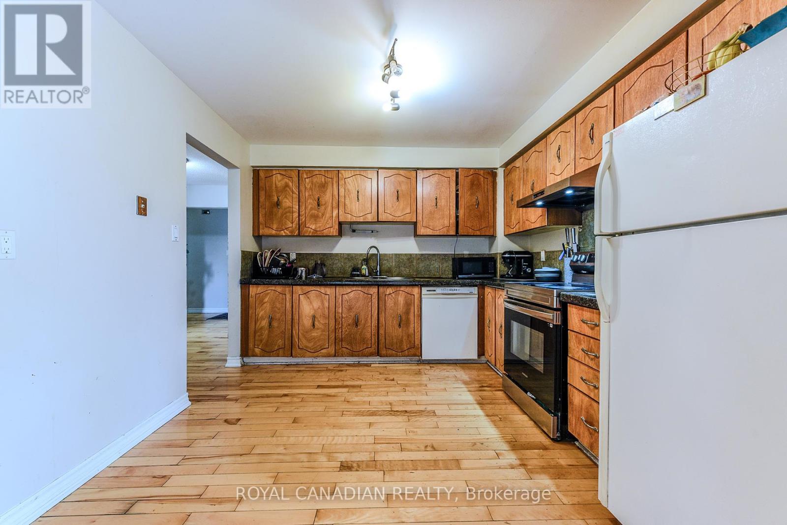 Photo 9 of 2 Mayberry Court, Brampton ON