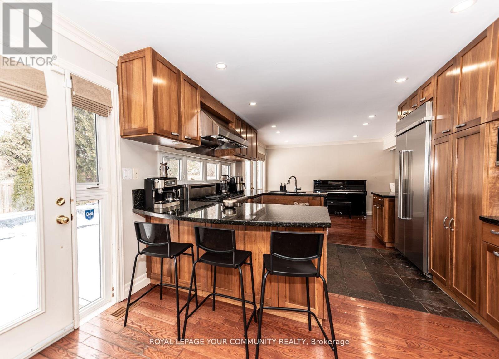 Photo 12 of 91 Winchester Lane, Richmond Hill ON