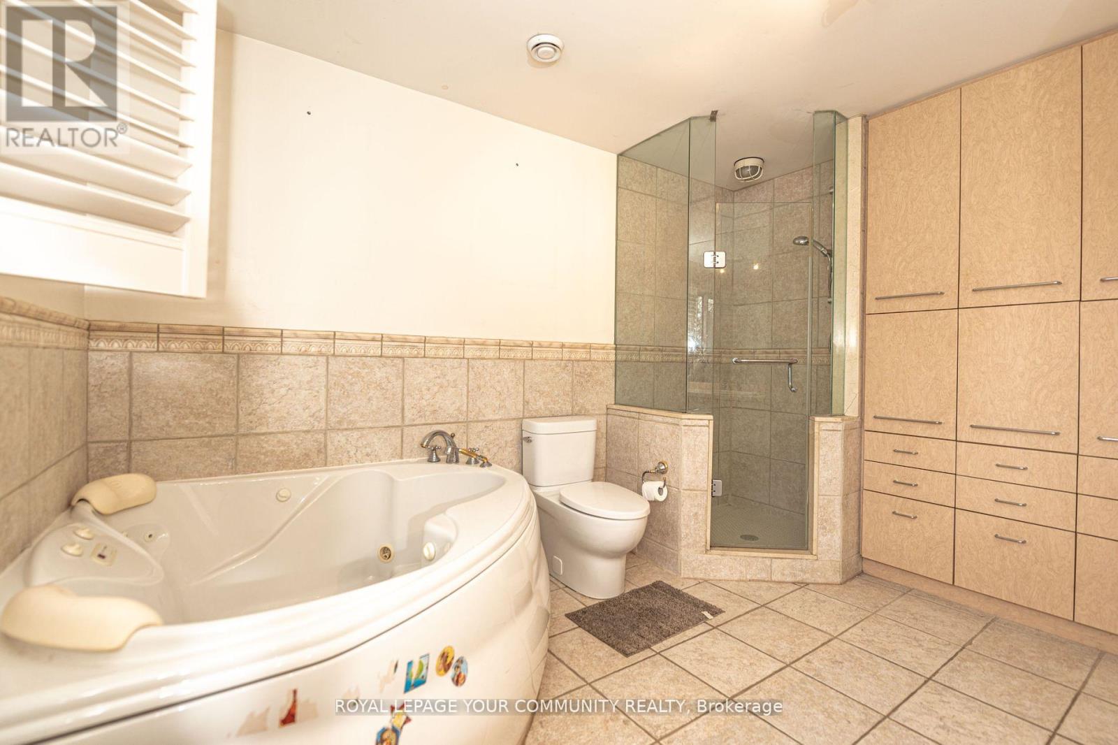 Photo 19 of 91 Winchester Lane, Richmond Hill ON