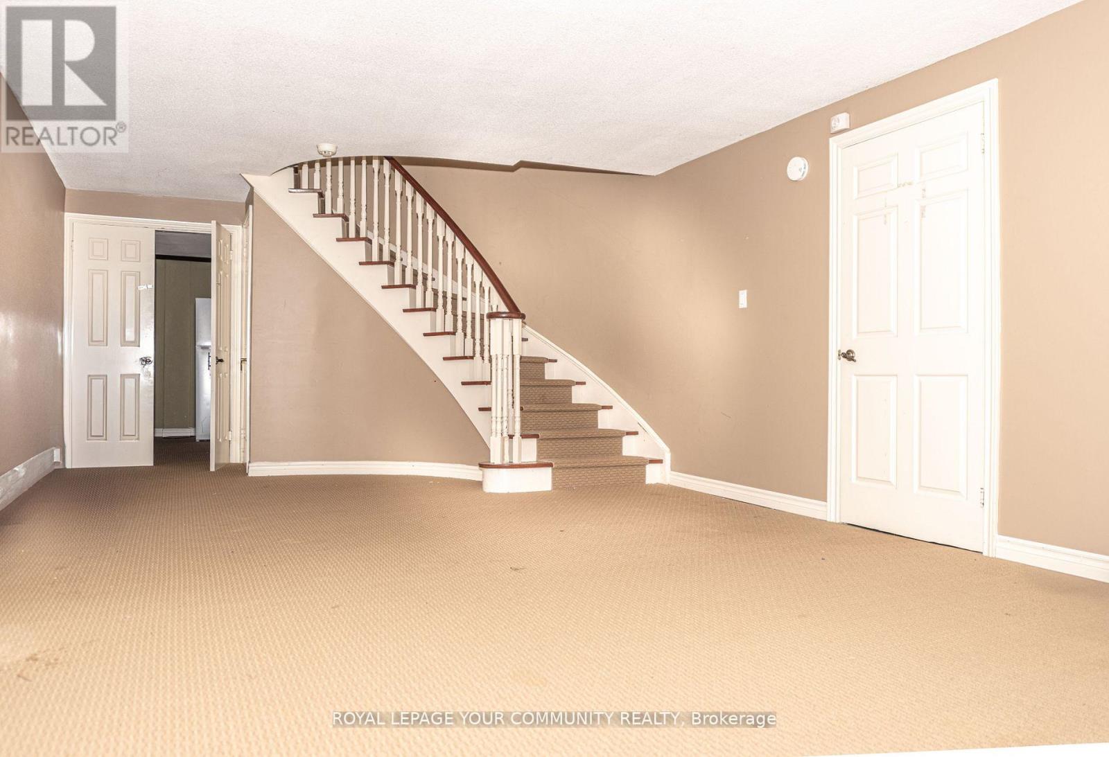 Photo 3 of 91 Winchester Lane, Richmond Hill ON