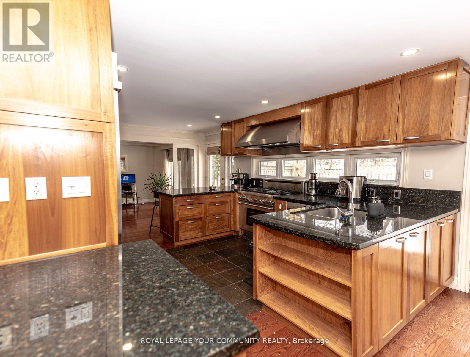 Photo 13 of 91 Winchester Lane, Richmond Hill ON