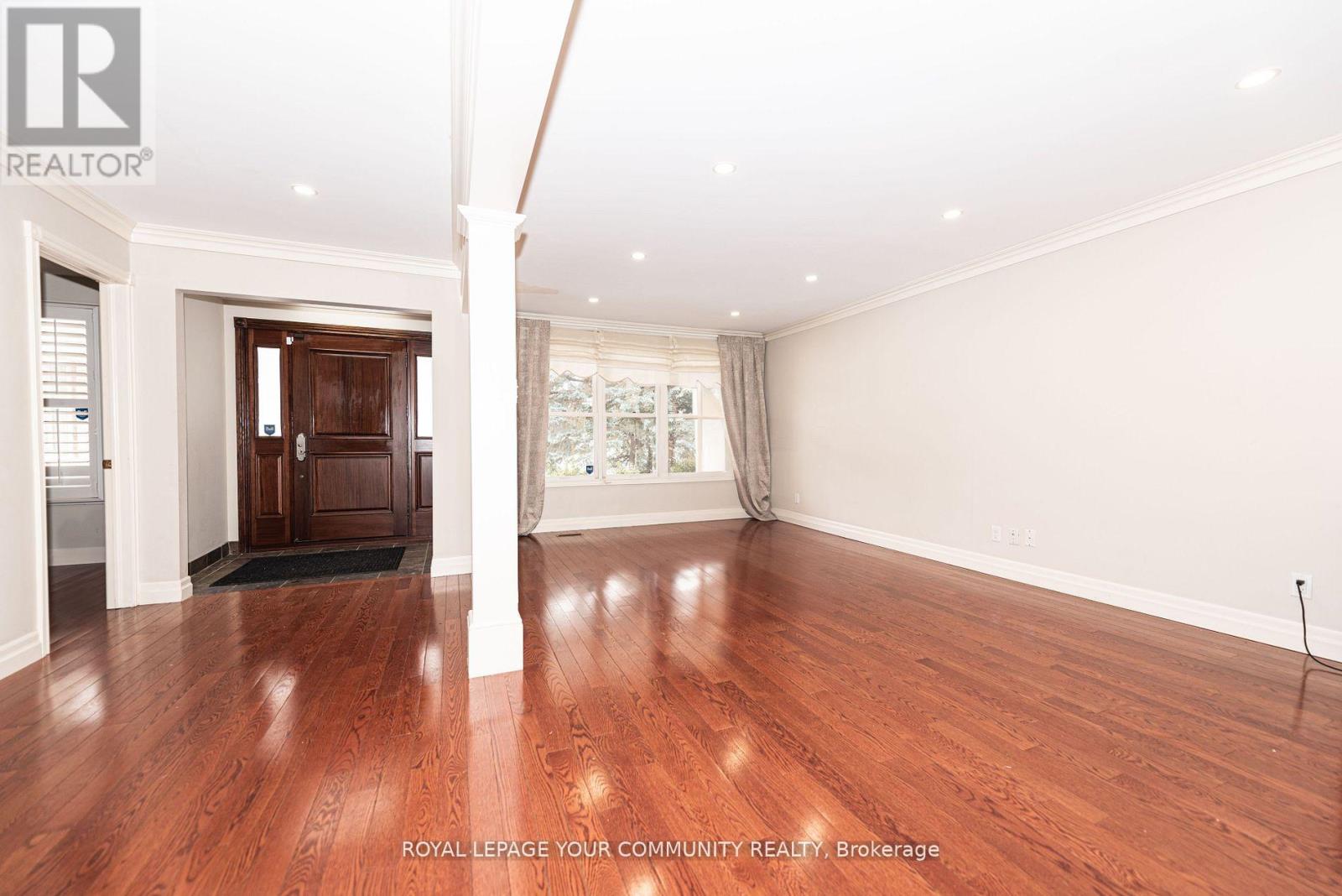 Photo 7 of 91 Winchester Lane, Richmond Hill ON