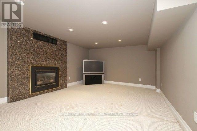 Photo 35 of 91 Winchester Lane, Richmond Hill ON