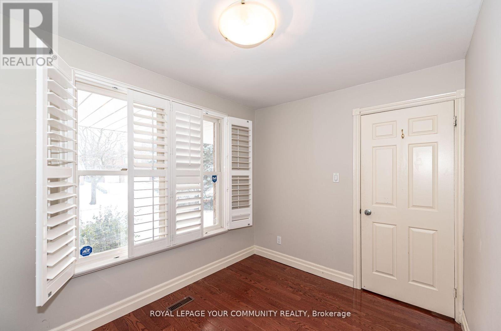 Photo 4 of 91 Winchester Lane, Richmond Hill ON