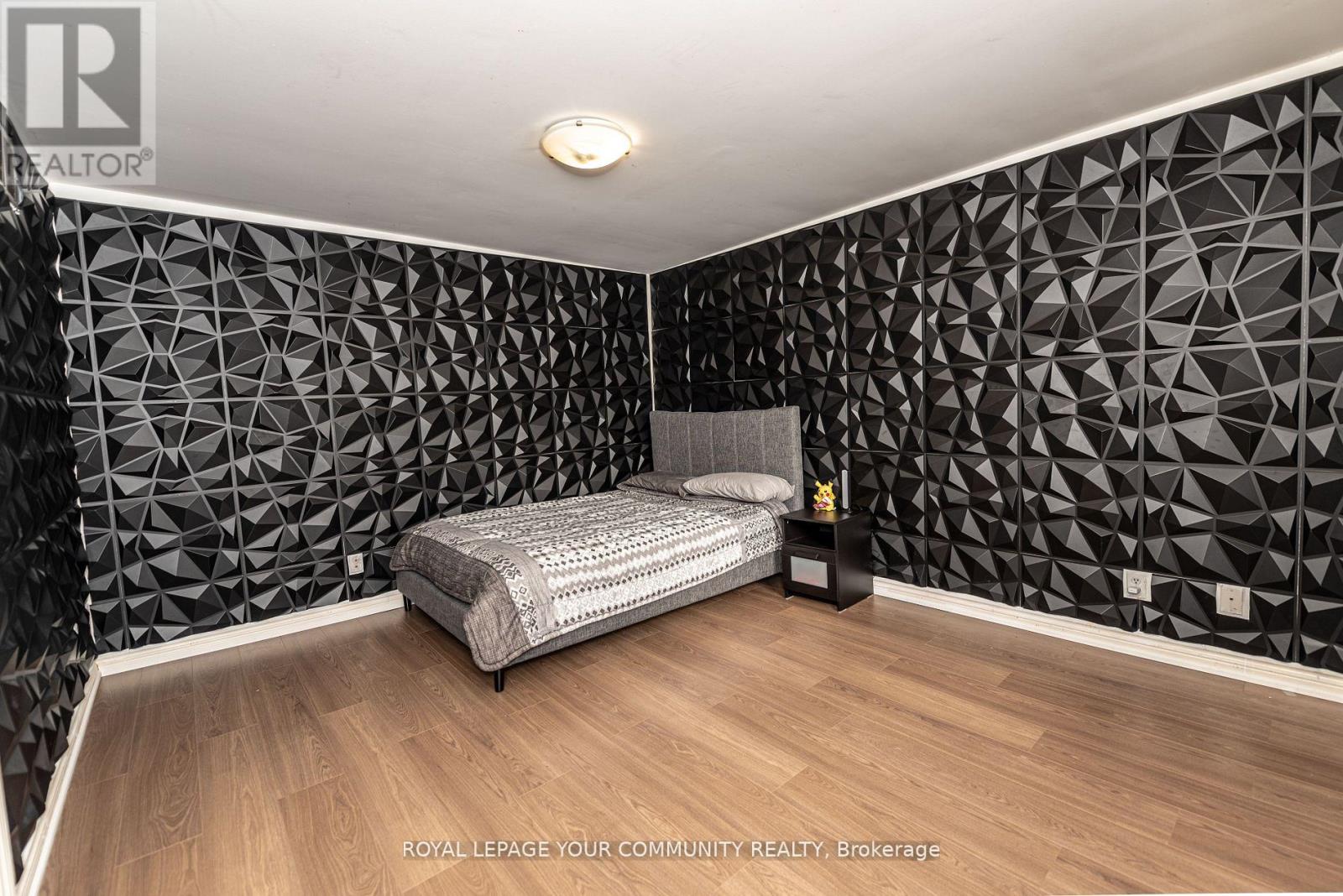 Photo 17 of 91 Winchester Lane, Richmond Hill ON