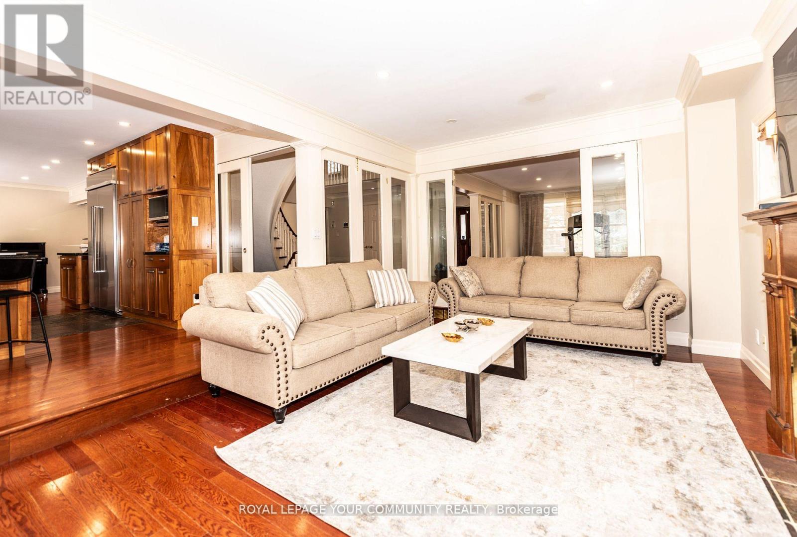 Photo 8 of 91 Winchester Lane, Richmond Hill ON