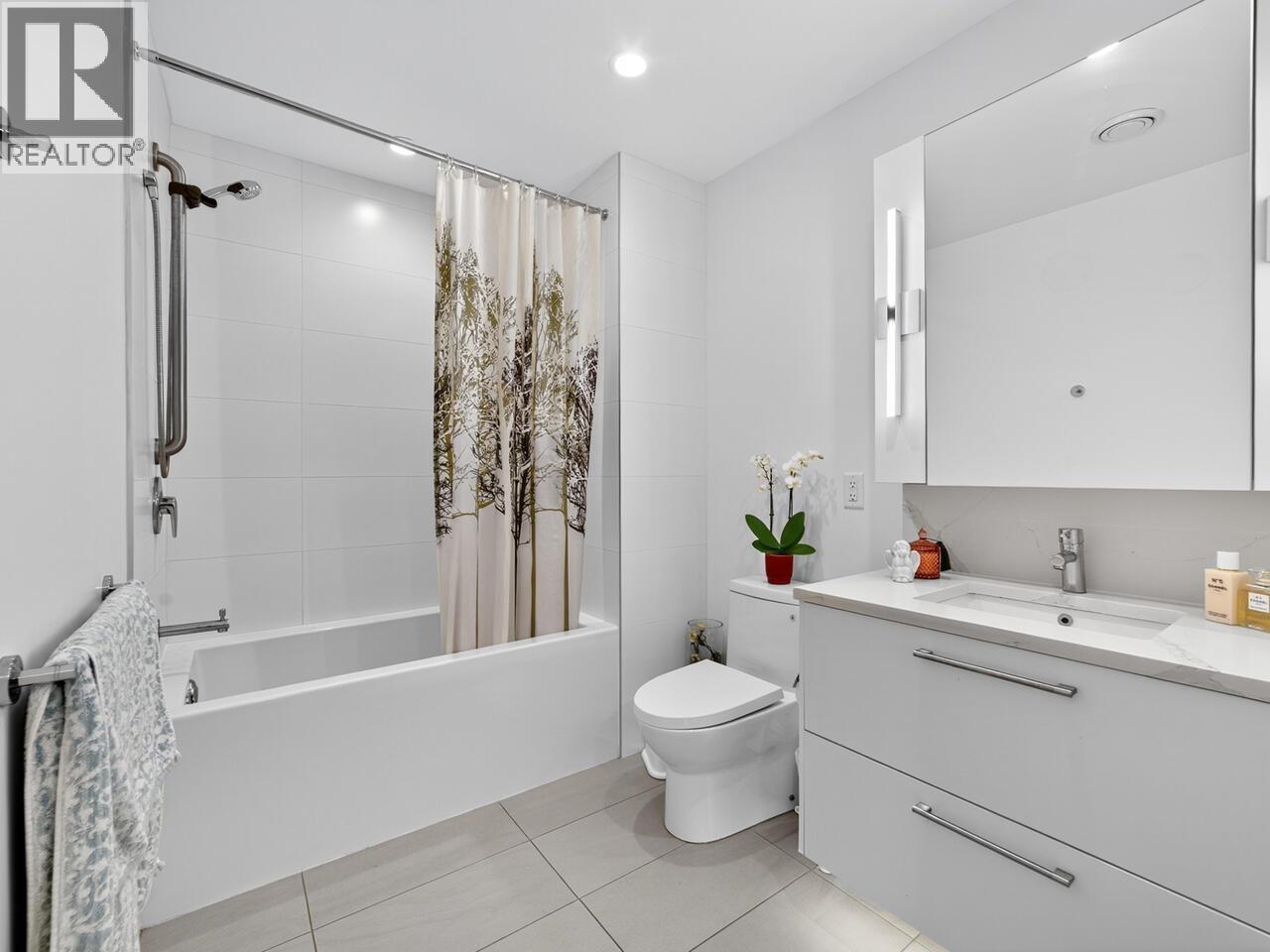 Photo 17 of 124 2035 Glenaire Drive, North Vancouver BC
