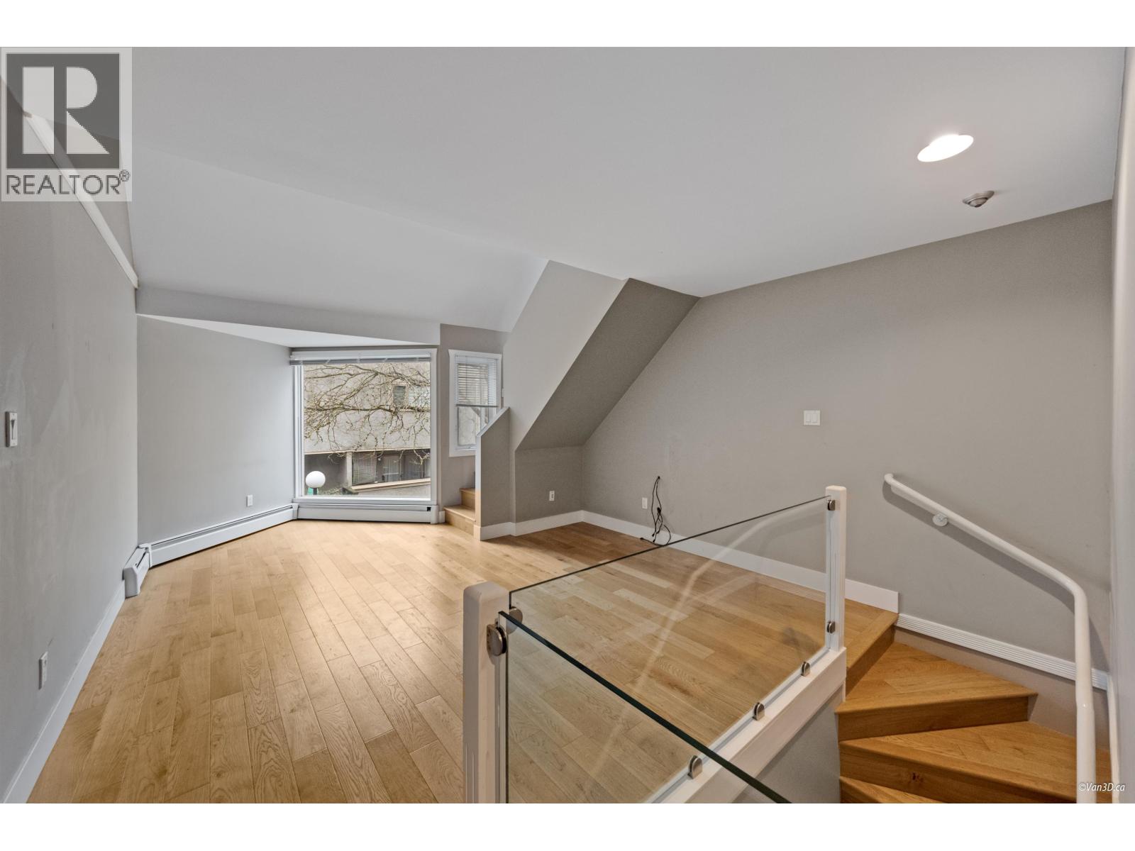 Photo 13 of 17 870 W 7th Avenue, Vancouver BC