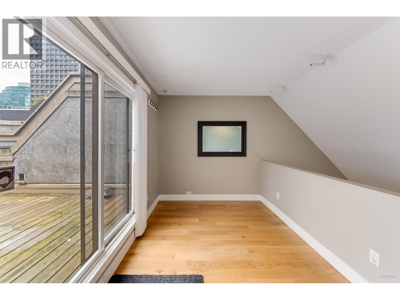 Photo 2 of 17 870 W 7th Avenue, Vancouver BC