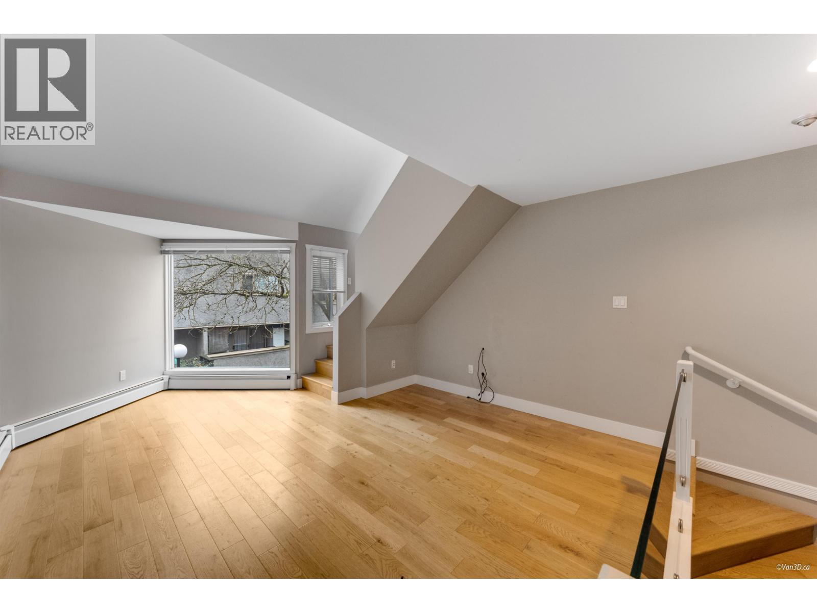 Photo 5 of 17 870 W 7th Avenue, Vancouver BC