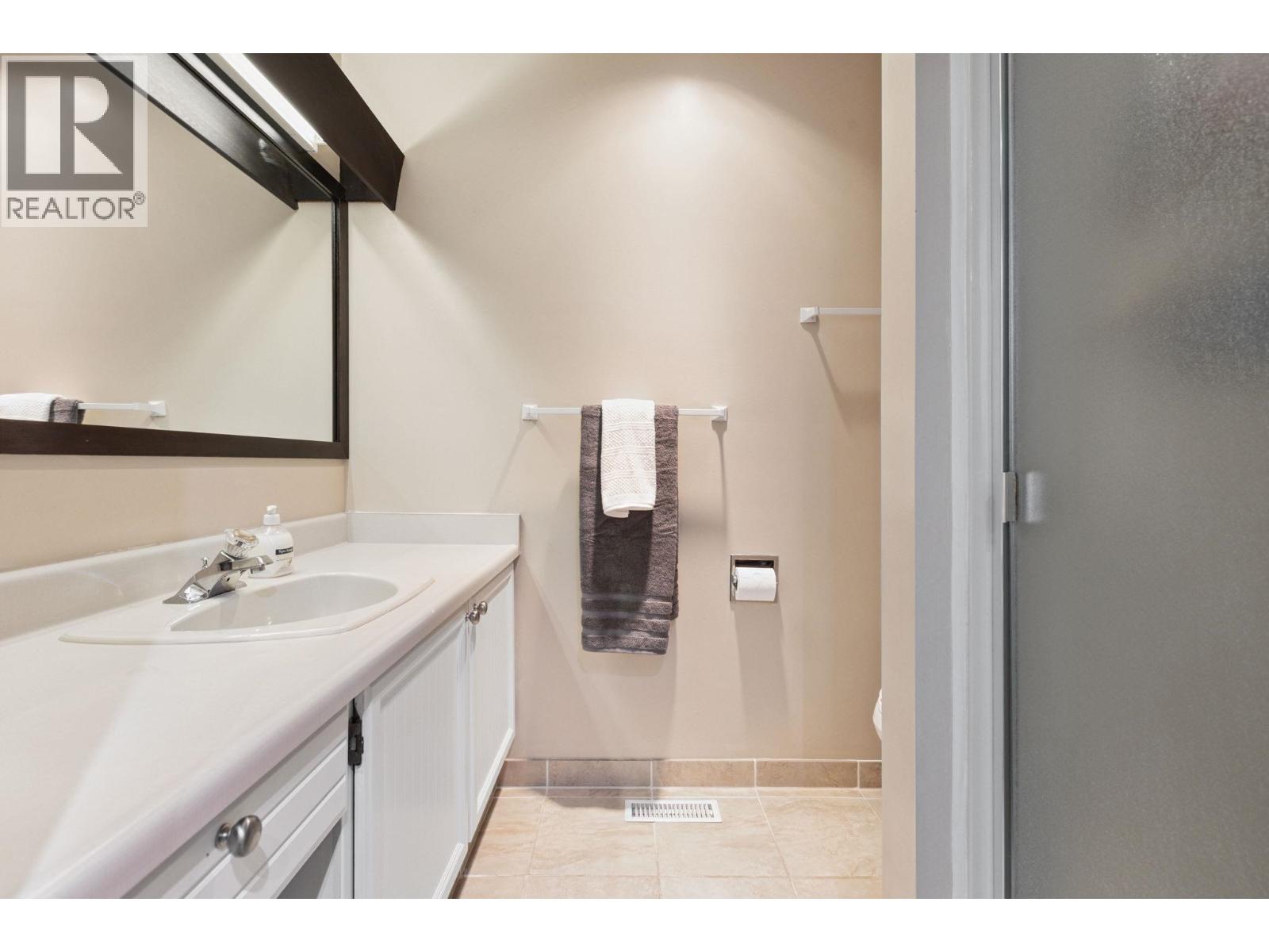 Photo 18 of 887 Frederick Road, North Vancouver BC