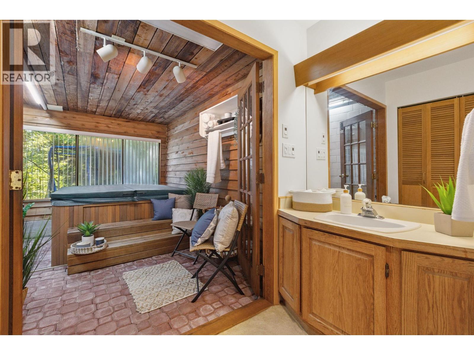 Photo 27 of 887 Frederick Road, North Vancouver BC