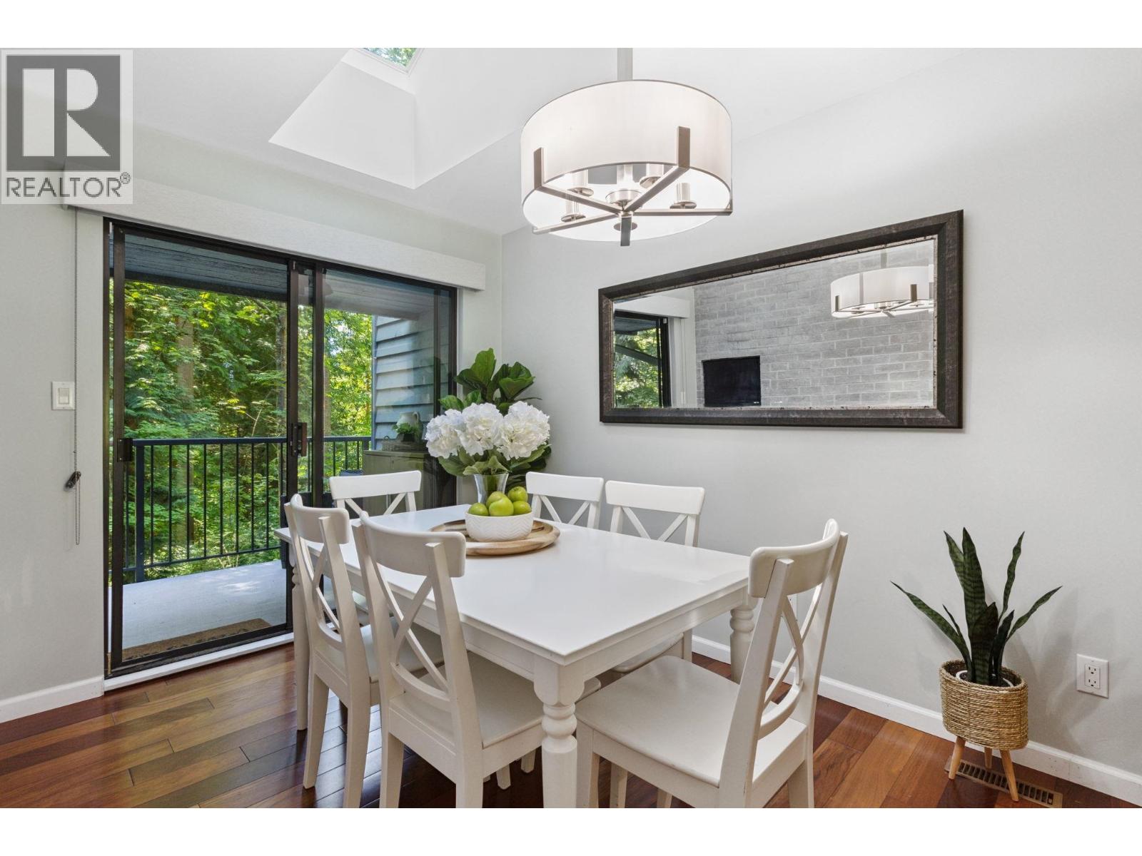 Photo 4 of 887 Frederick Road, North Vancouver BC