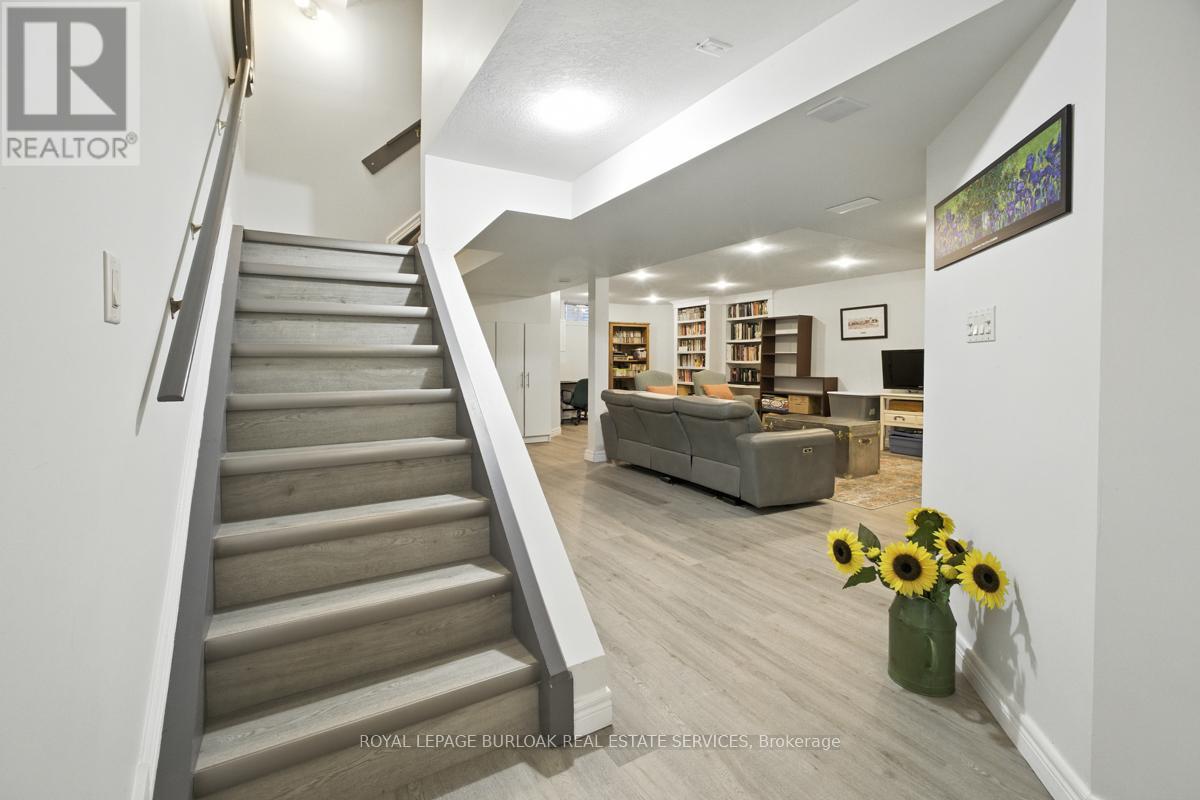 Photo 25 of 391 Kerman Avenue, Grimsby ON