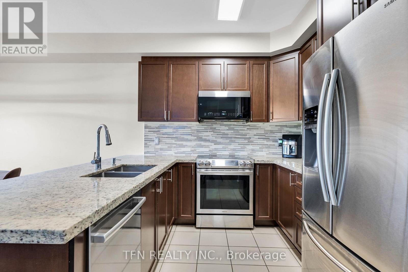 Photo 13 of 5 73 Medici Lane, Hamilton ON