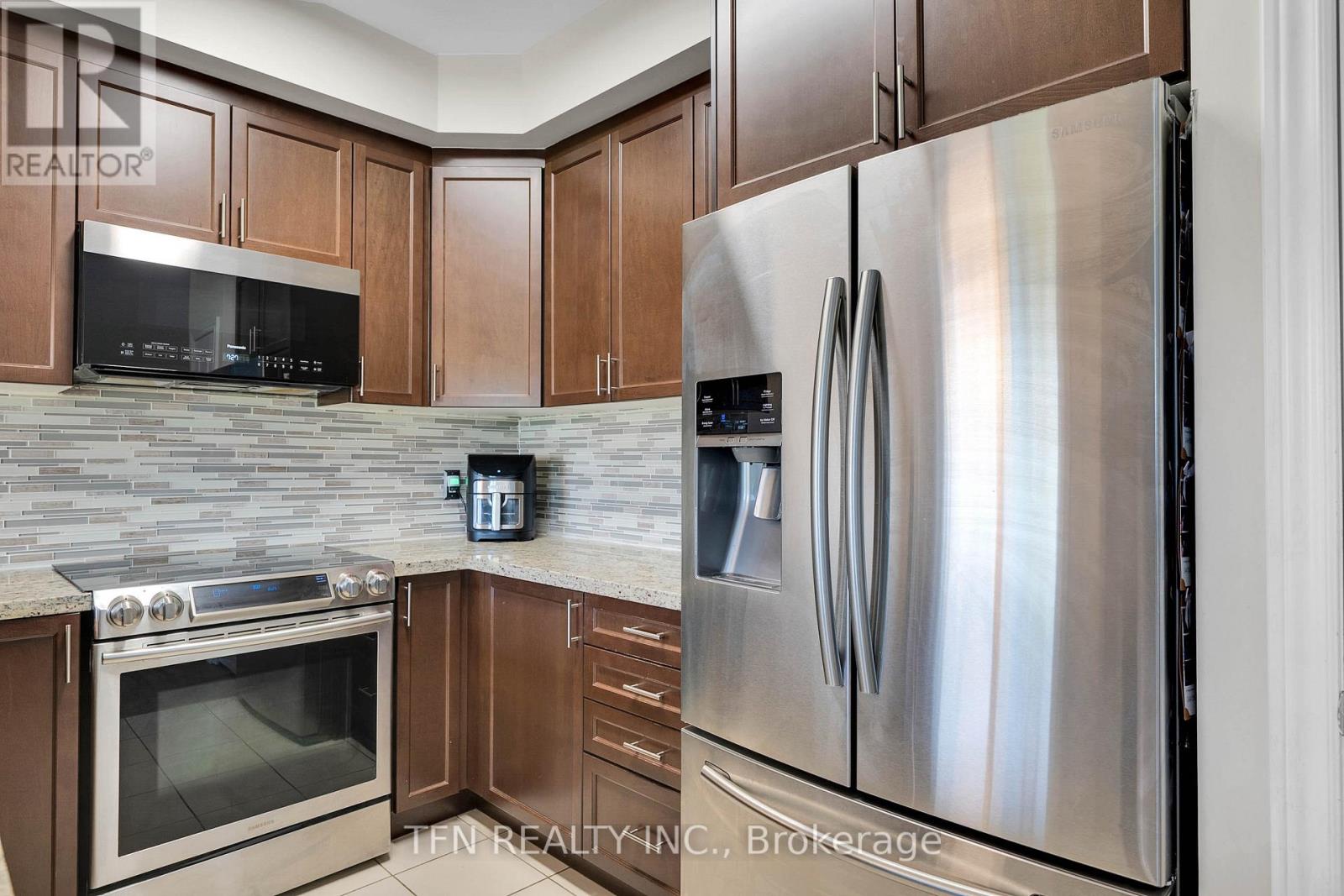 Photo 15 of 5 73 Medici Lane, Hamilton ON