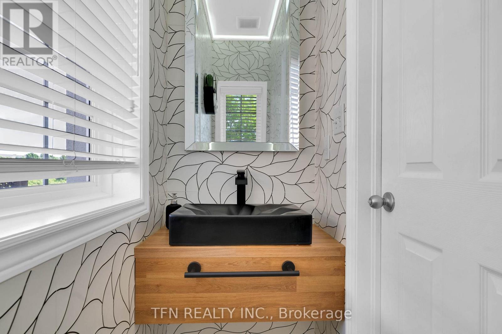 Photo 16 of 5 73 Medici Lane, Hamilton ON