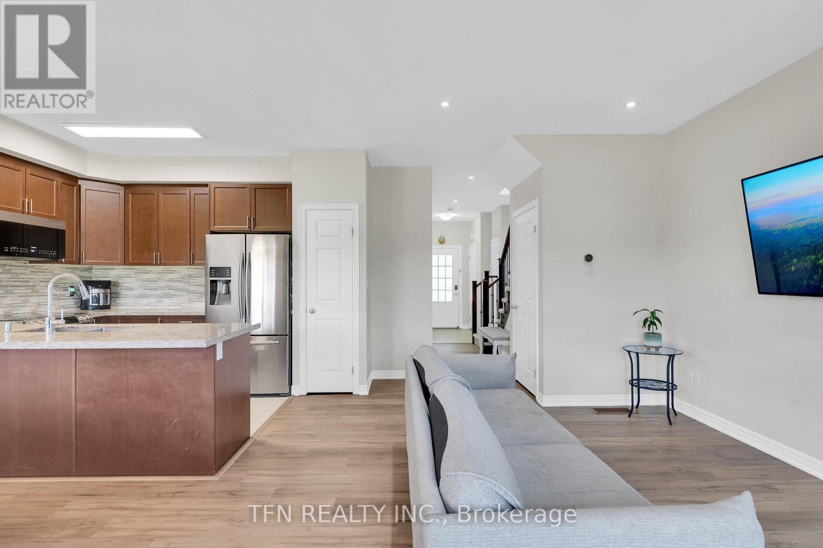 Photo 6 of 5 73 Medici Lane, Hamilton ON