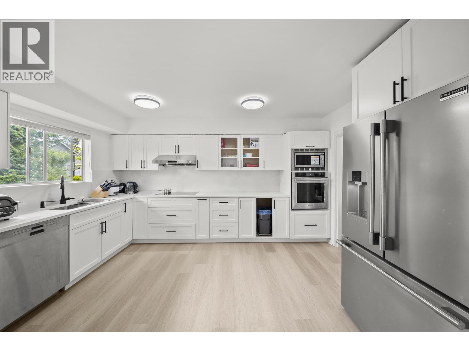 Photo 3 of 1640 Spray Avenue, Coquitlam BC