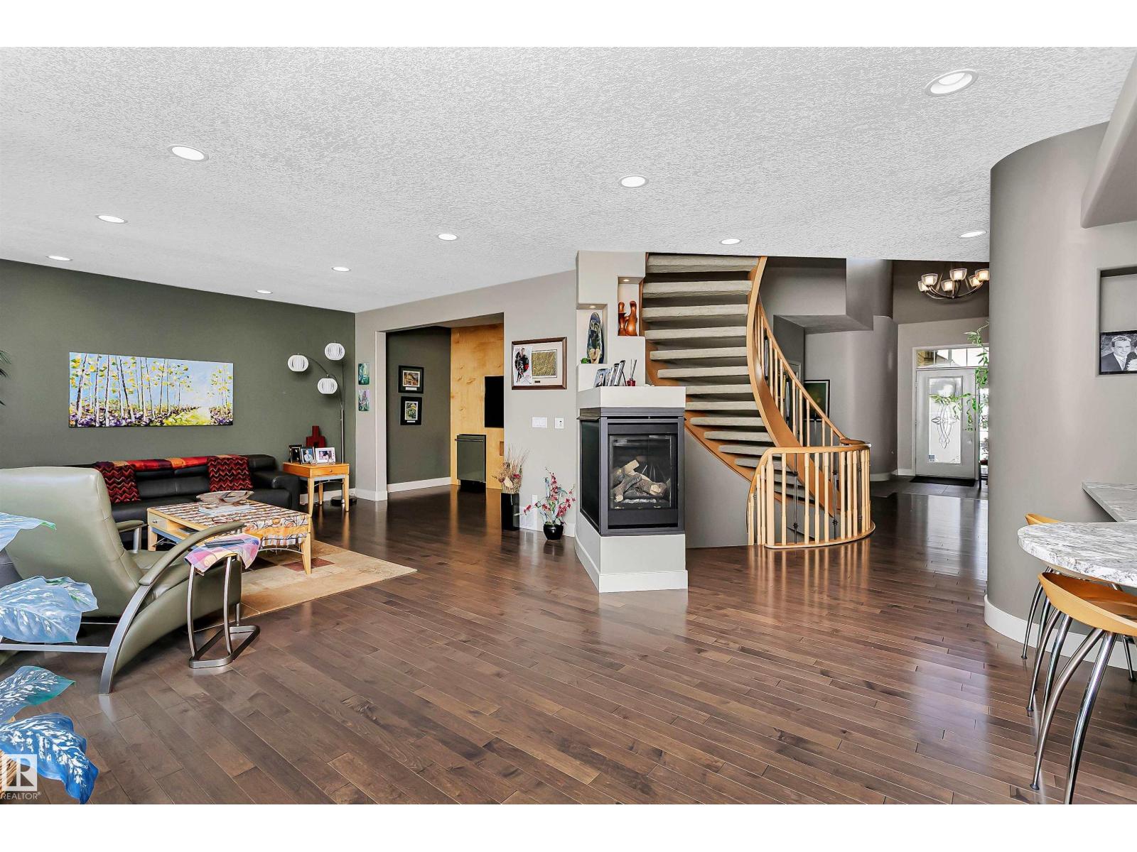 Photo 8 of 2 735 Butterworth Dr Nw, Edmonton AB