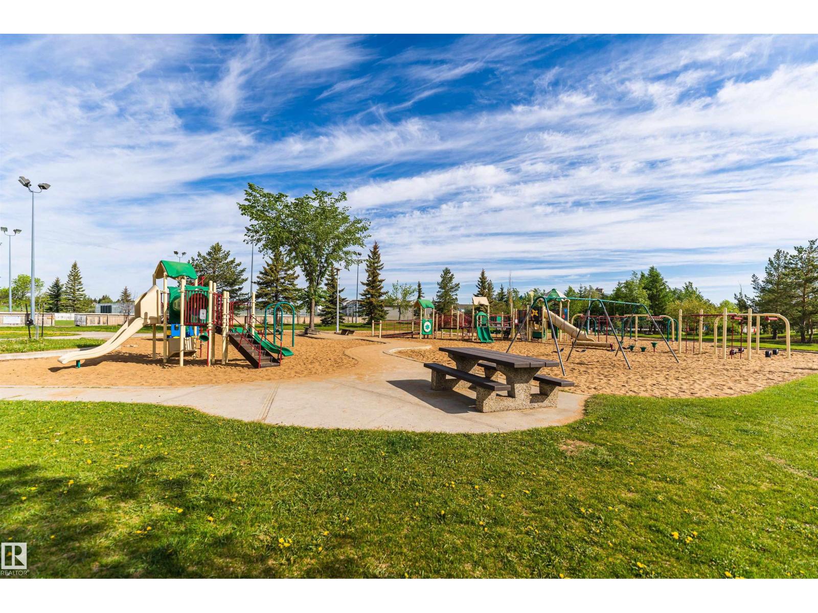 Photo 40 of 2 735 Butterworth Dr Nw, Edmonton AB
