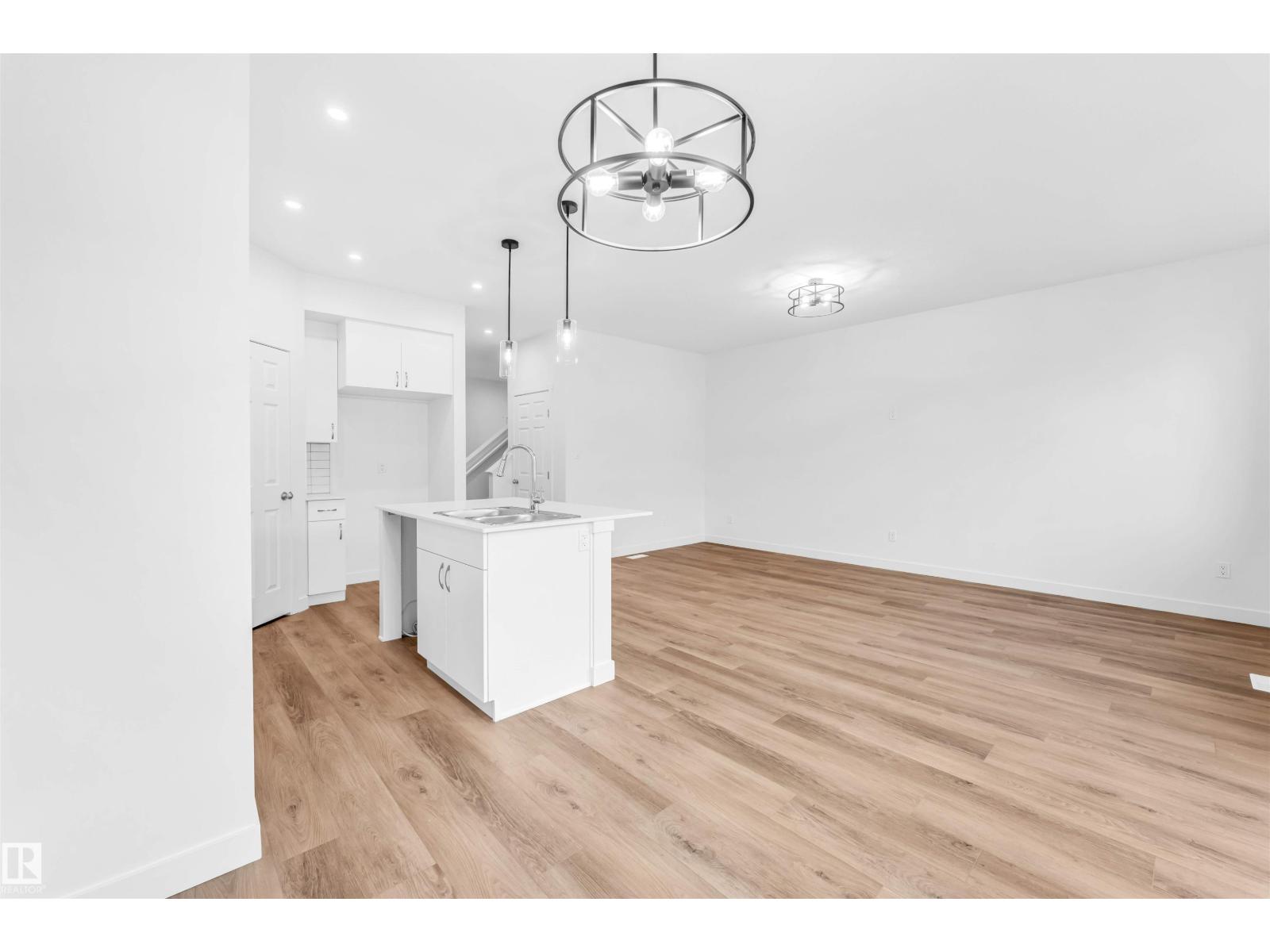 Photo 4 of 1216 13 Ave Nw, Edmonton AB