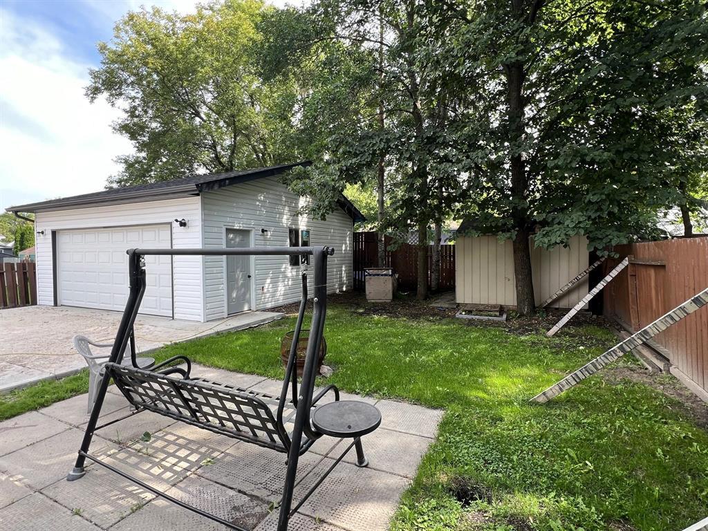 Photo 13 of 79 Oakridge Bay, Winnipeg MB