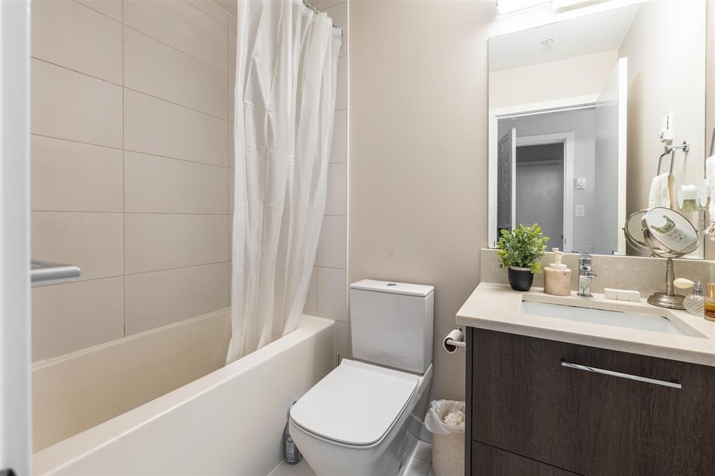 Photo 9 of 528 13768 108 Avenue, Surrey BC