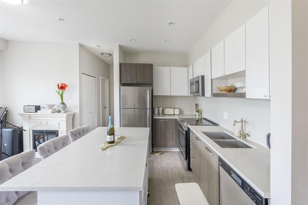 Photo 6 of 528 13768 108 Avenue, Surrey BC