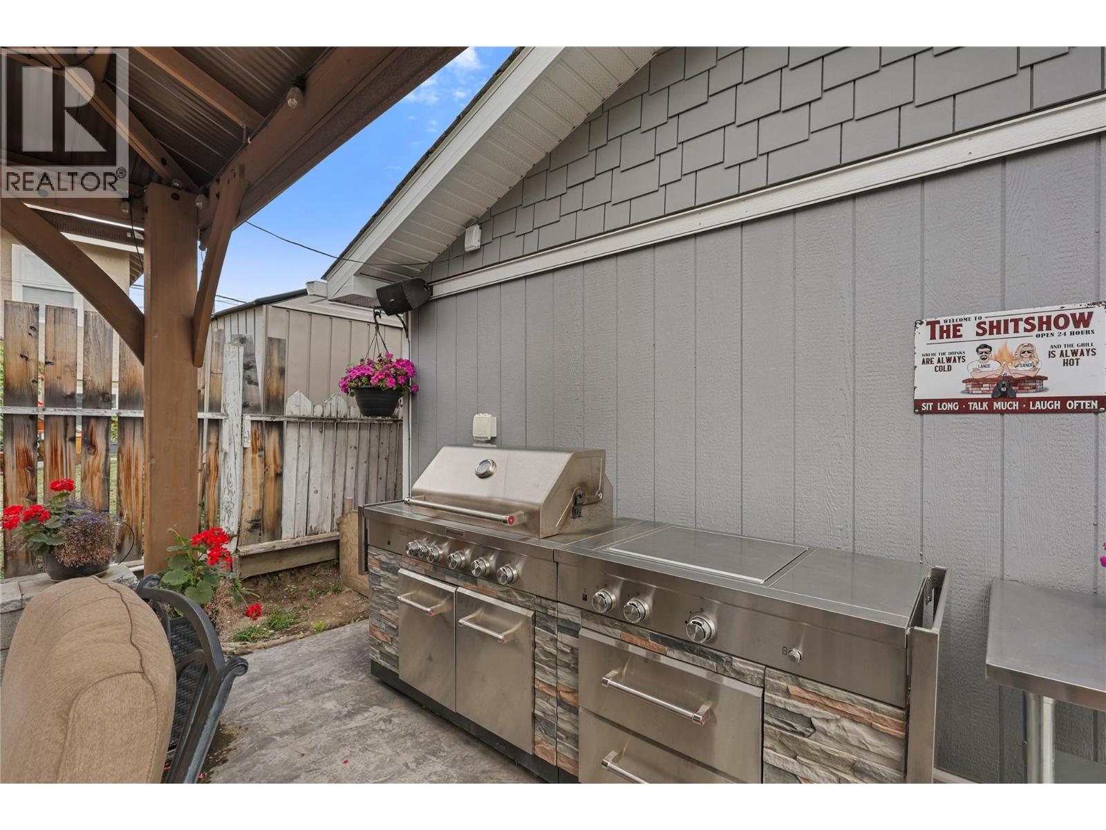Photo 11 of 716 Columbia Street, Kamloops BC