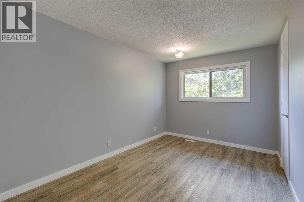 Photo 3 of 72 Aspen Crescent Se, Airdrie AB