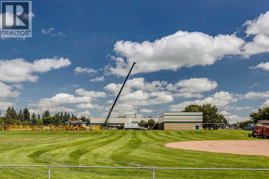 Photo 11 of 72 Aspen Crescent Se, Airdrie AB
