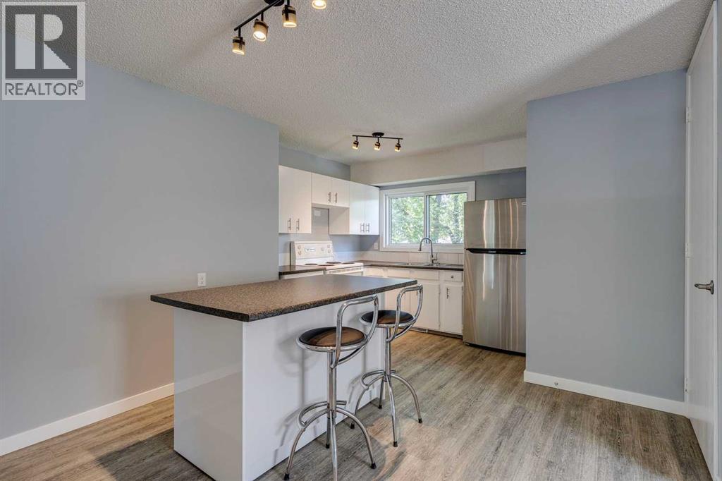Photo 2 of 72 Aspen Crescent Se, Airdrie AB