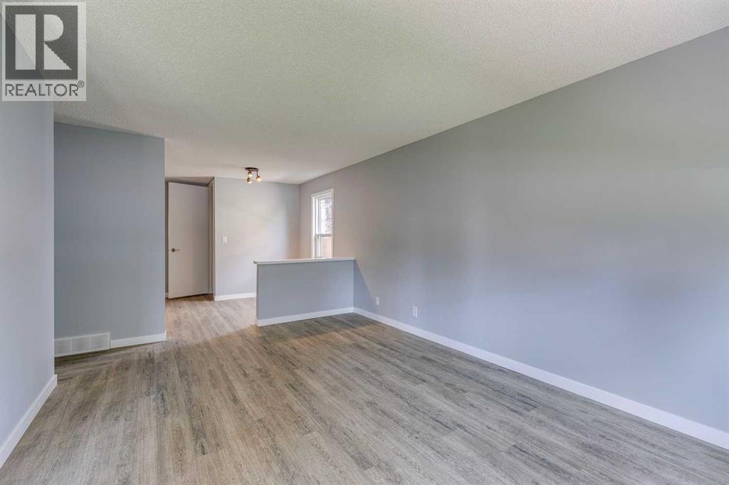 Photo 10 of 72 Aspen Crescent Se, Airdrie AB