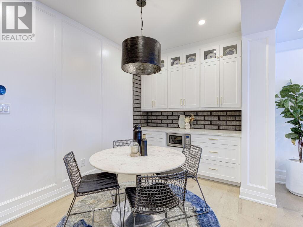 Photo 14 of 517 Kennedy Circle W, Milton ON