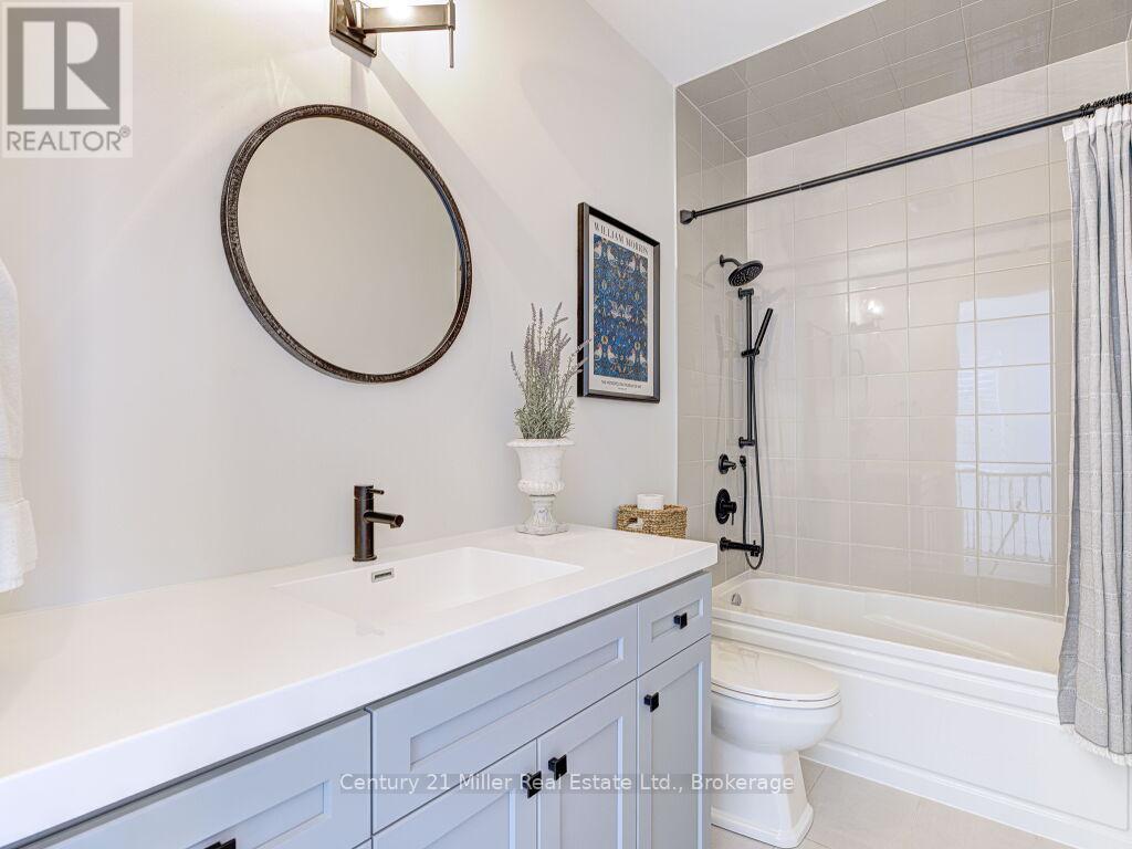 Photo 31 of 517 Kennedy Circle W, Milton ON