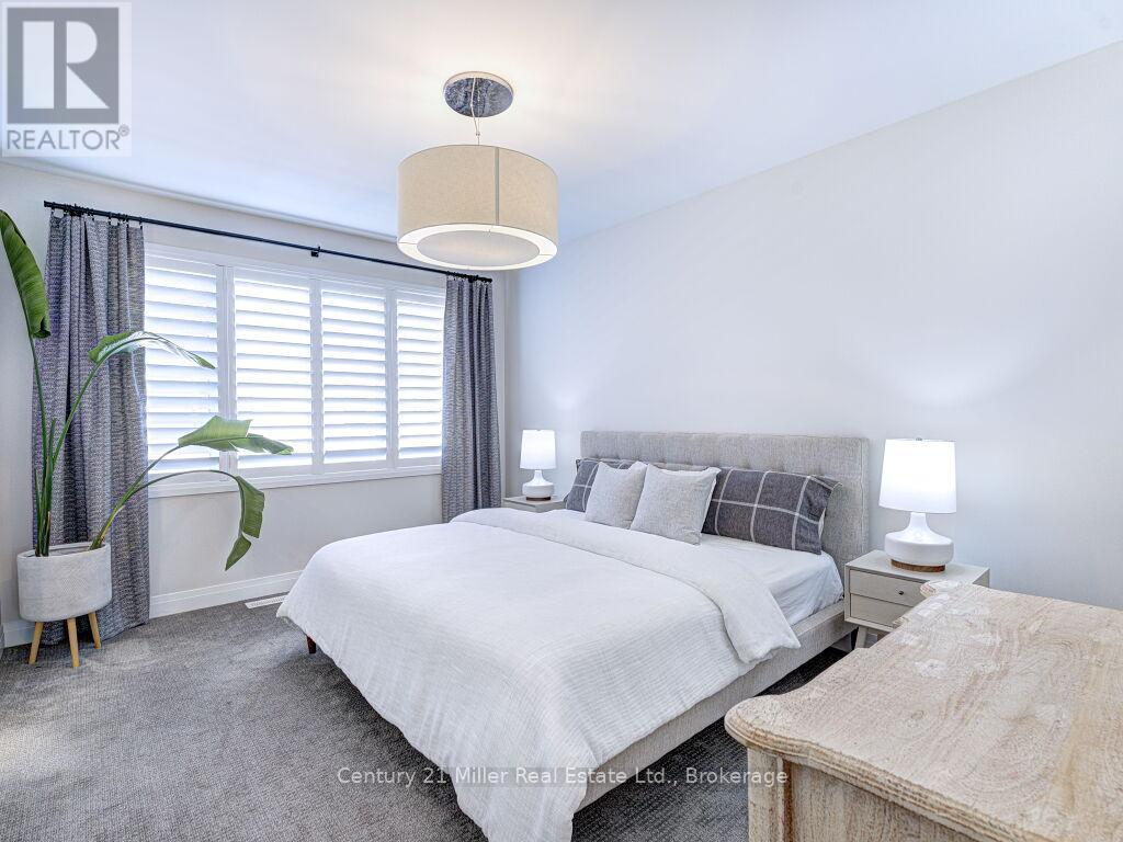Photo 33 of 517 Kennedy Circle W, Milton ON
