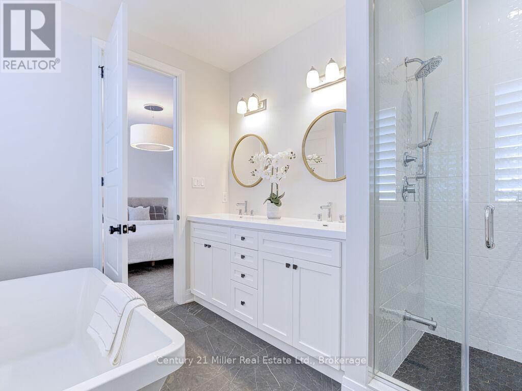 Photo 35 of 517 Kennedy Circle W, Milton ON