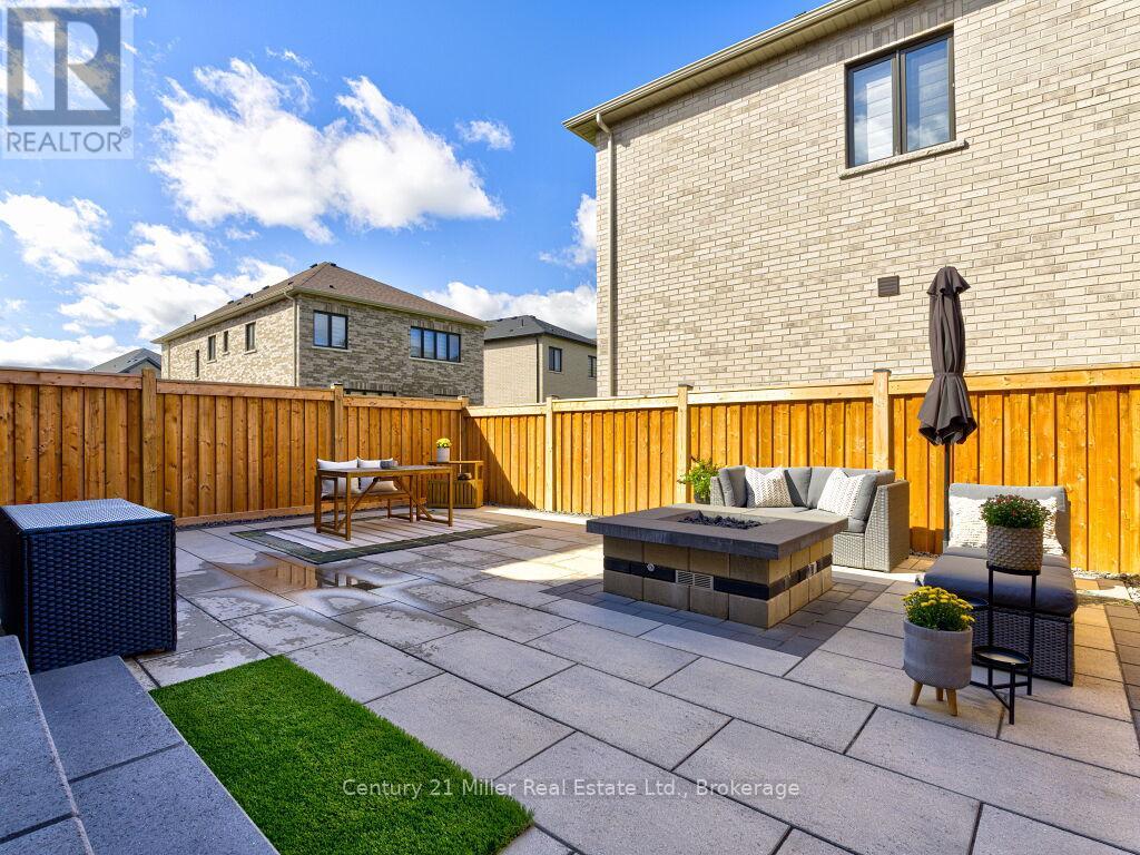Photo 37 of 517 Kennedy Circle W, Milton ON