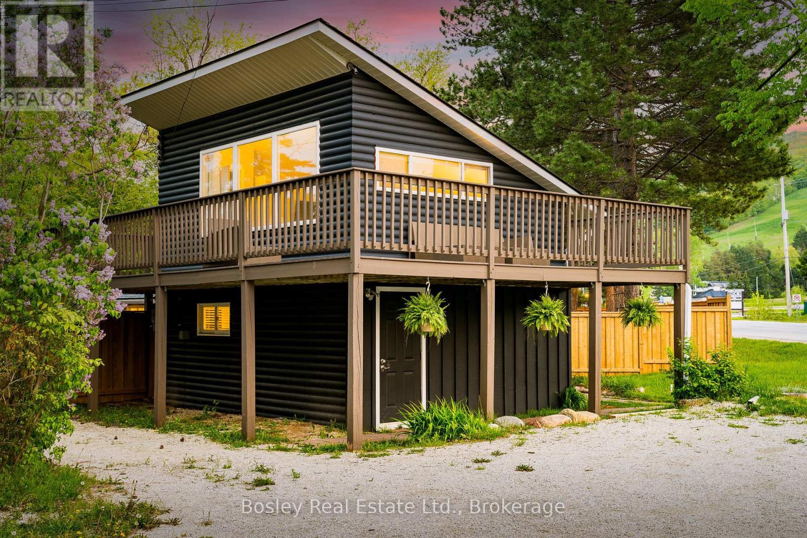 Photo 6 of 102 Helen Street, Blue Mountains ON