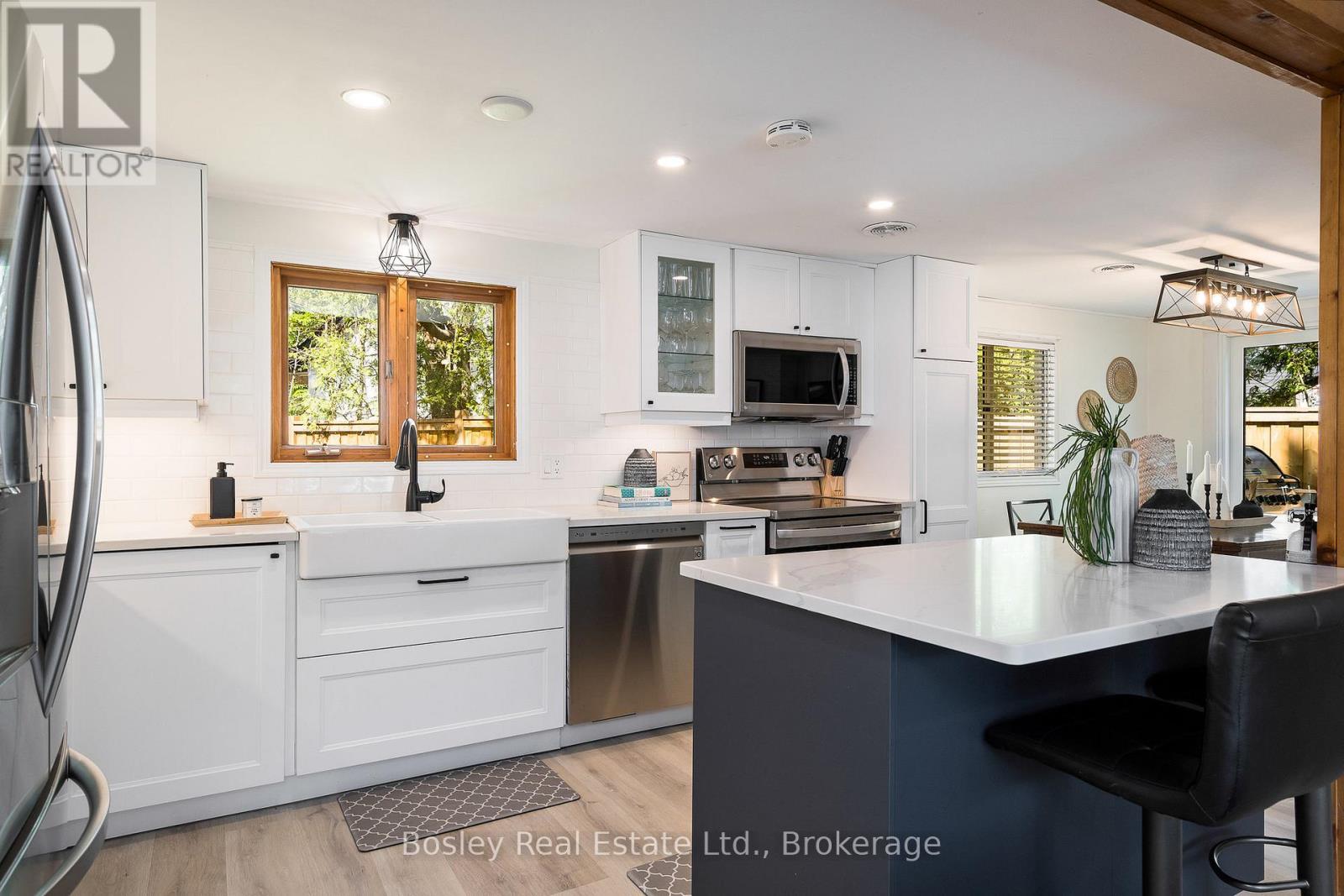 Photo 22 of 102 Helen Street, Blue Mountains ON