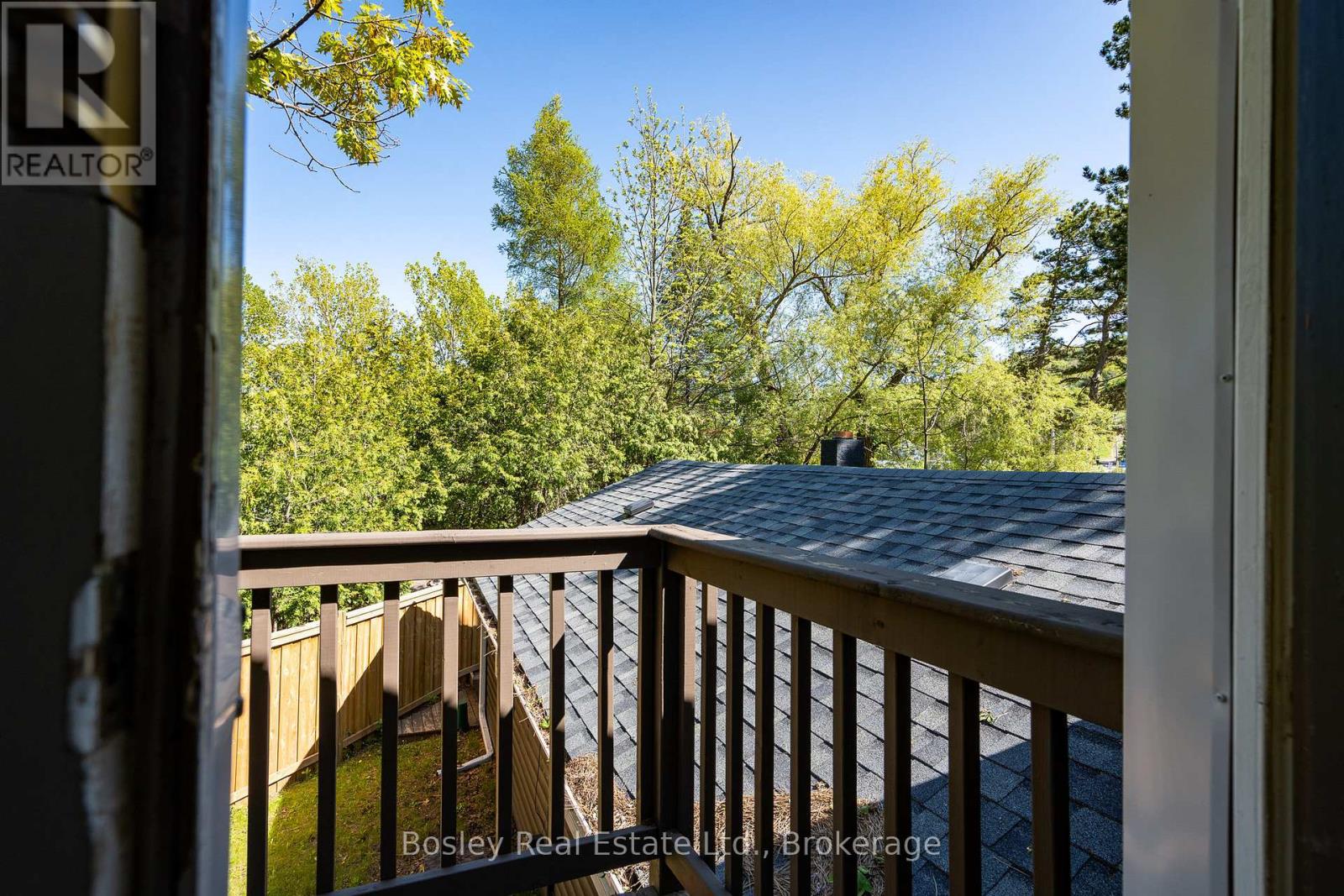 Photo 26 of 102 Helen Street, Blue Mountains ON