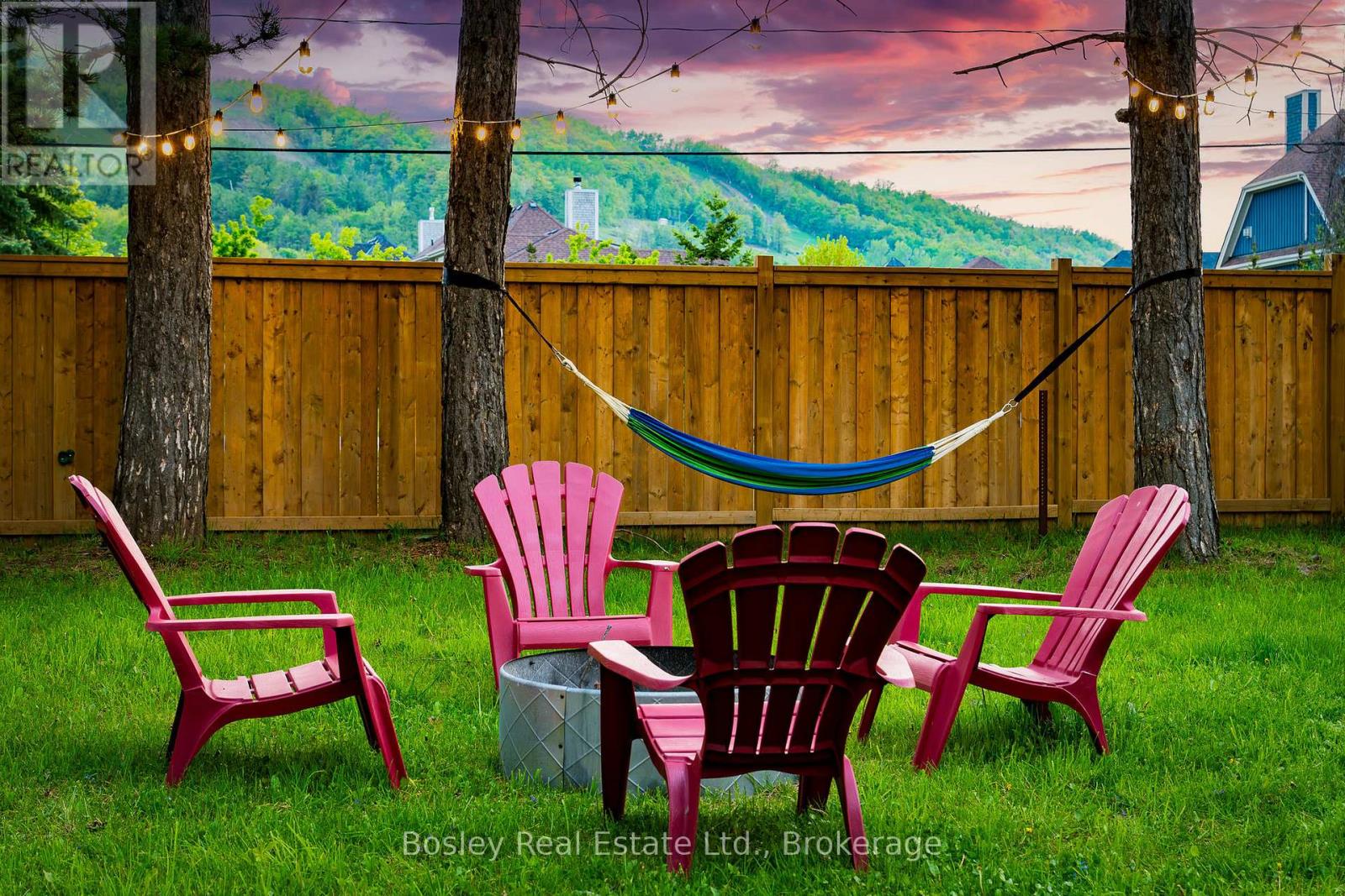 Photo 39 of 102 Helen Street, Blue Mountains ON