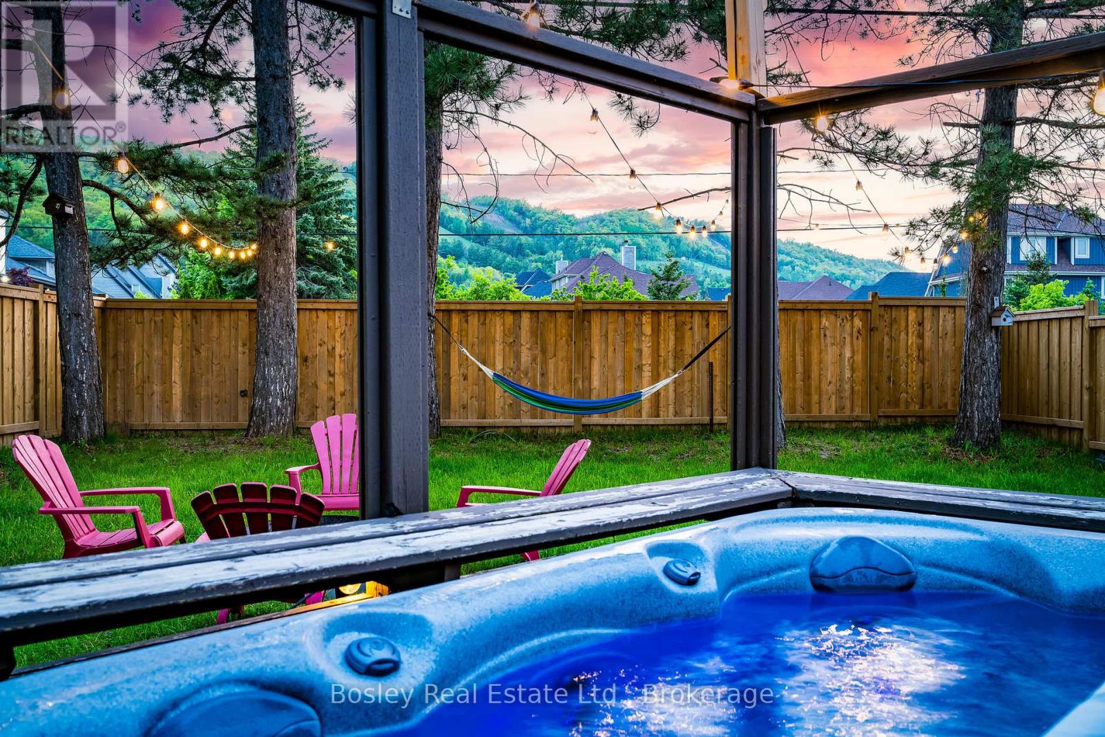 Photo 9 of 102 Helen Street, Blue Mountains ON