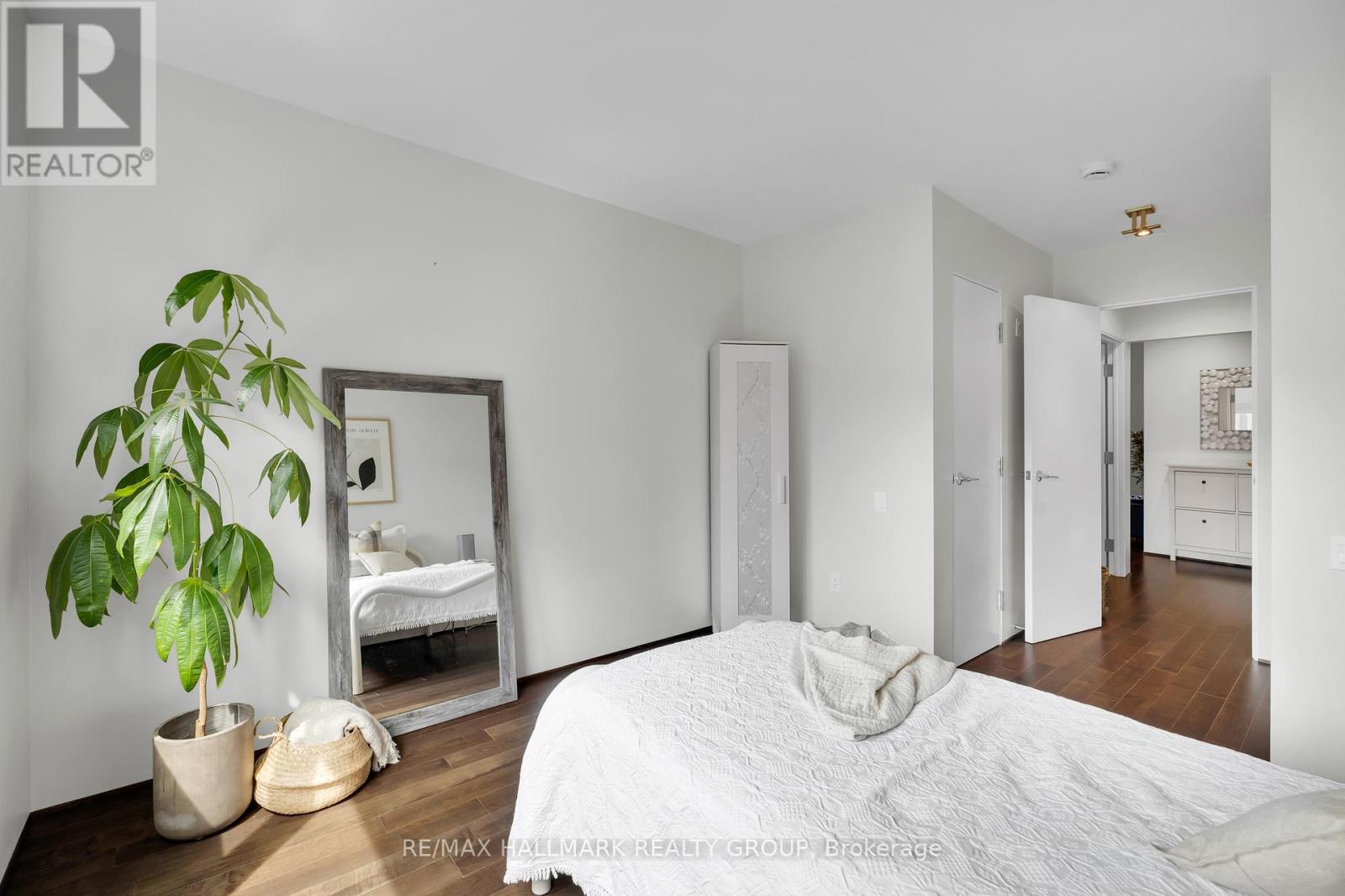 Photo 39 of 201 39 Vaughan Street, Ottawa ON